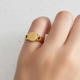 Anello chevalier tondo